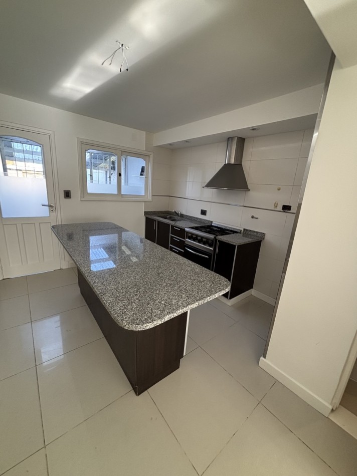 Alquiler 24 Meses - Duplex 3 Amb. Larrea casi La Madrid  