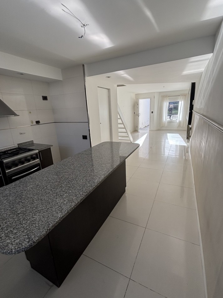 Alquiler 24 Meses - Duplex 3 Amb. Larrea casi La Madrid  