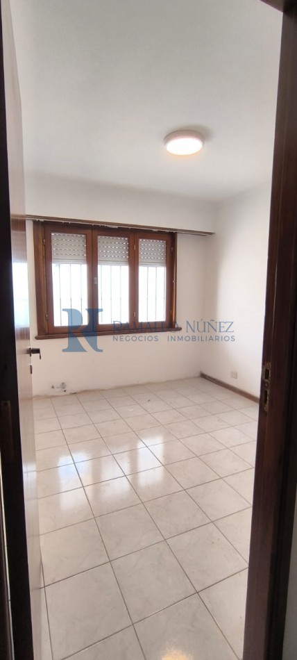 Excelente Galpon con PH 4 Amb. en Planta Alta - Av. Champagnat 2400