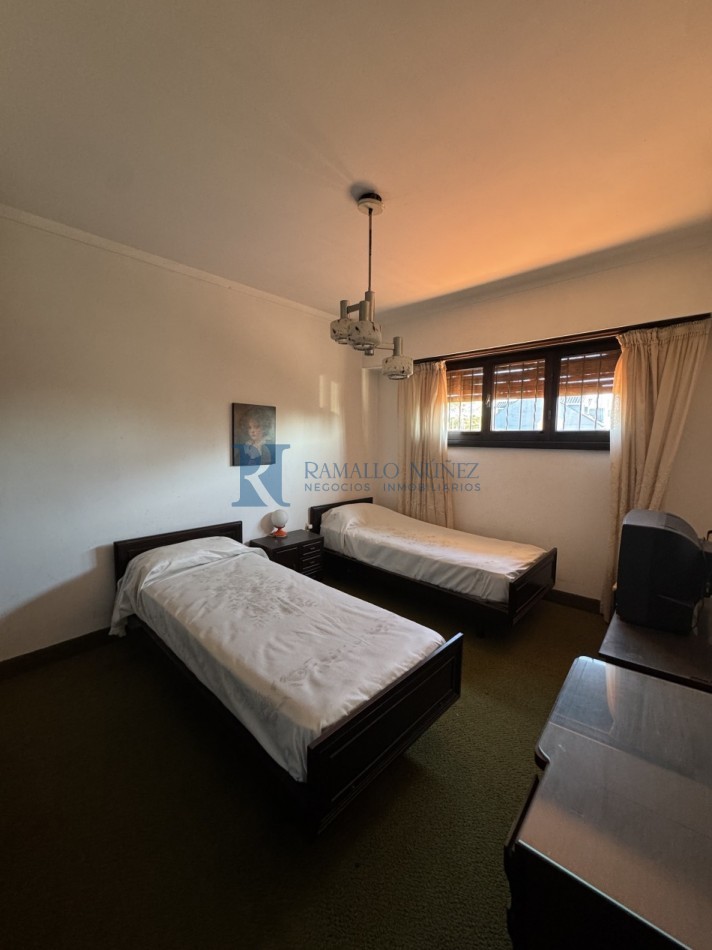 Chalet de 6 Amb. desarrollado en 3 Niveles - Zona Punta Mogotes