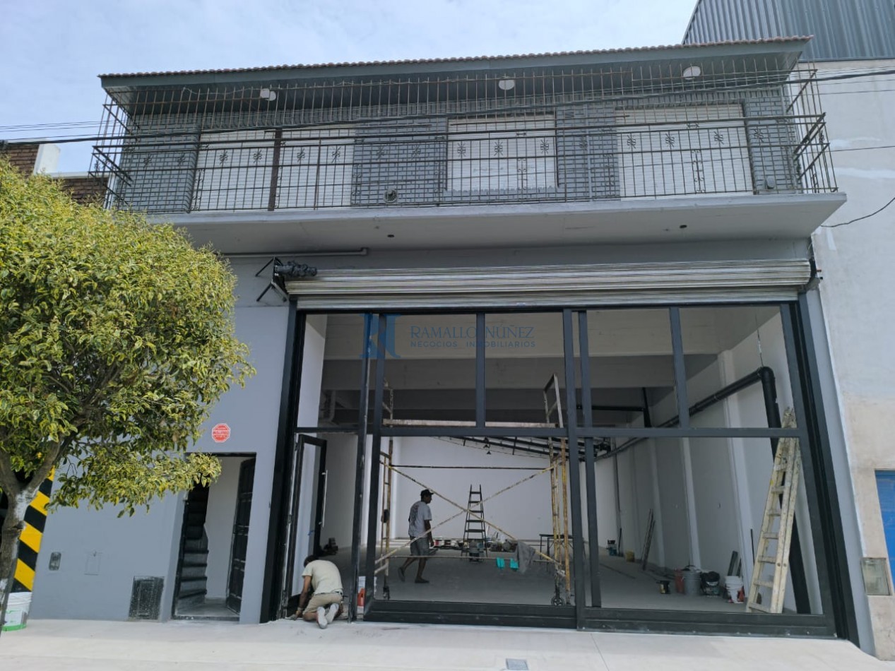Excelente Galpon con PH 4 Amb. en Planta Alta - Av. Champagnat 2400