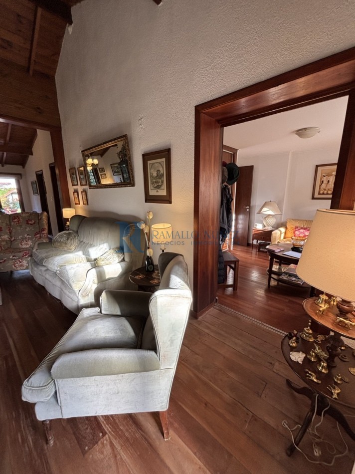 Casa de una sola planta 4 Ambientes  - Barrio San Geronimo