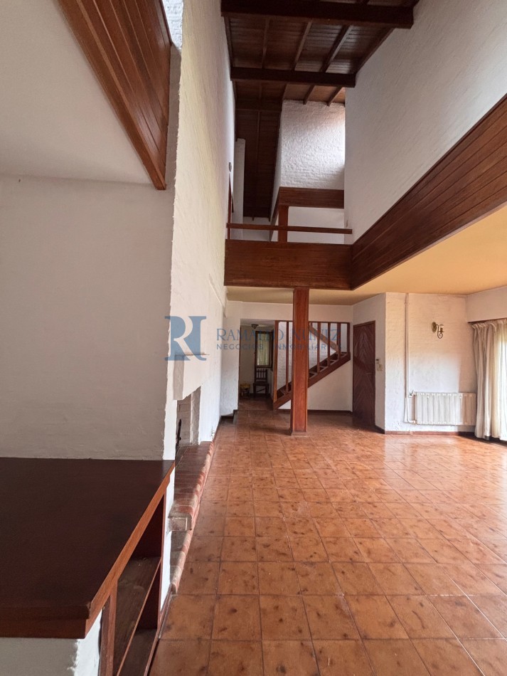 Chalet 4 Ambientes - Lavalle y Azcuenaga, Barrio San Carlos.