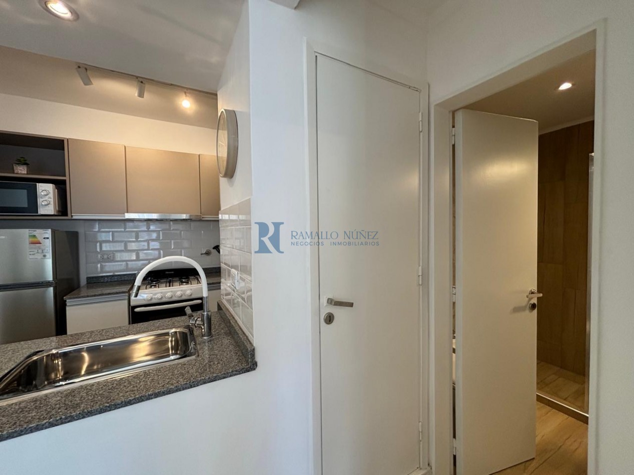 Reciclado a nuevo - 2 Amb. a la calle - Entre Rios esquina Brown