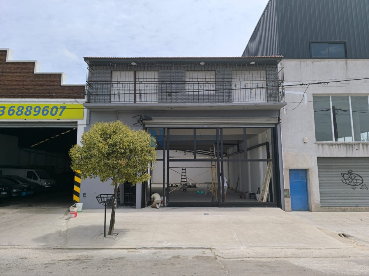 Excelente Galpon con PH 4 Amb. en Planta Alta - Av. Champagnat 2400