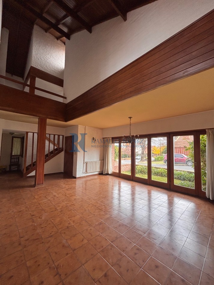 Chalet 4 Ambientes - Lavalle y Azcuenaga, Barrio San Carlos.