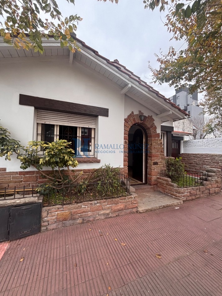 Venta Chalet 4 Amb. Garaje y Patio + Propiedad 3 ambientes detras