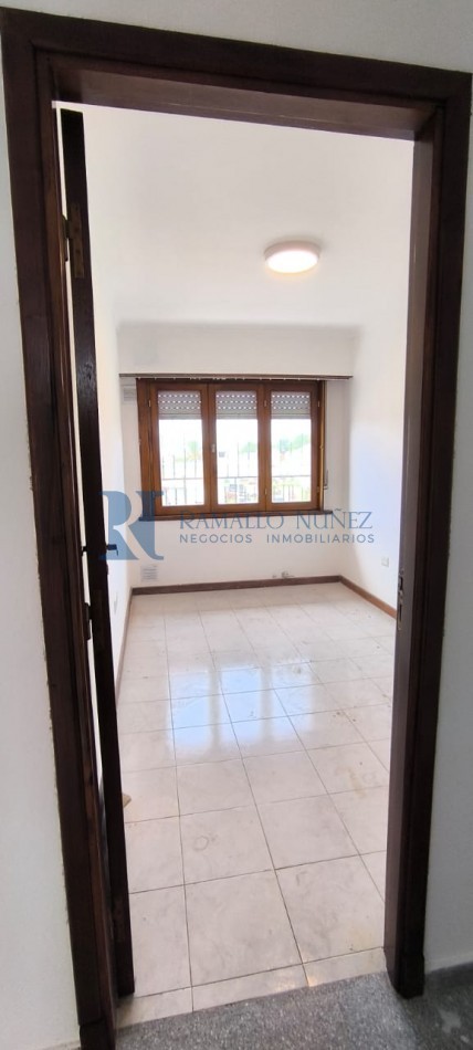 Excelente Galpon con PH 4 Amb. en Planta Alta - Av. Champagnat 2400