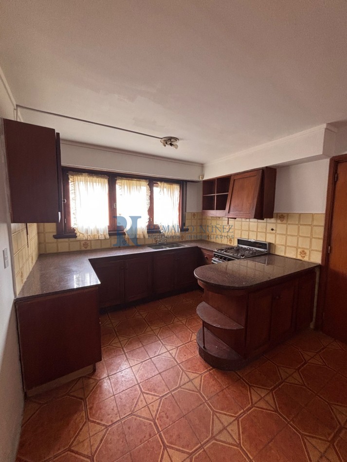 Chalet 4 Ambientes - Lavalle y Azcuenaga, Barrio San Carlos.