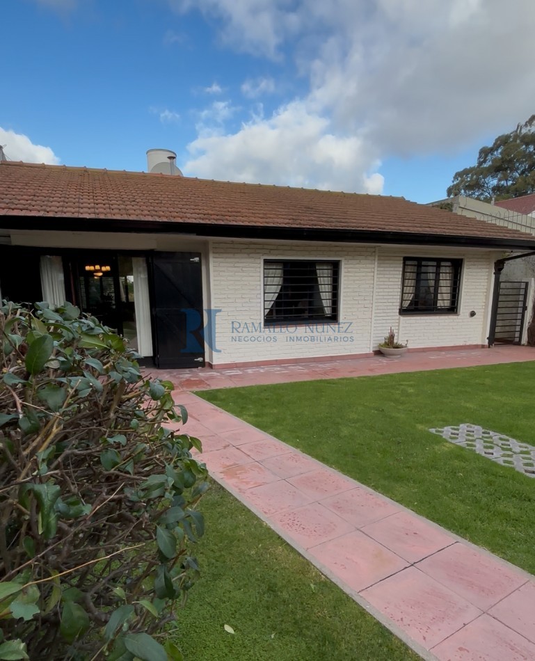 Casa de una sola planta 4 Ambientes  - Barrio San Geronimo