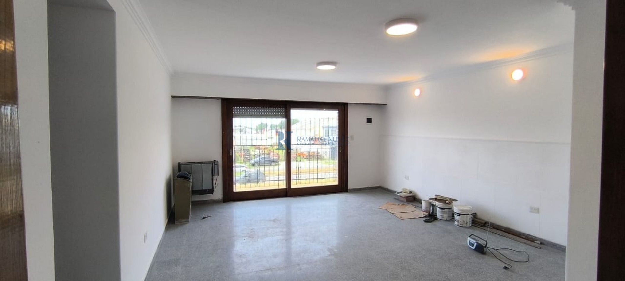 Excelente Galpon con PH 4 Amb. en Planta Alta - Av. Champagnat 2400