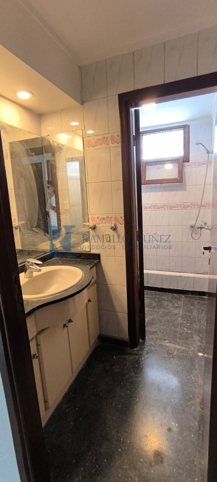 Excelente Galpon con PH 4 Amb. en Planta Alta - Av. Champagnat 2400