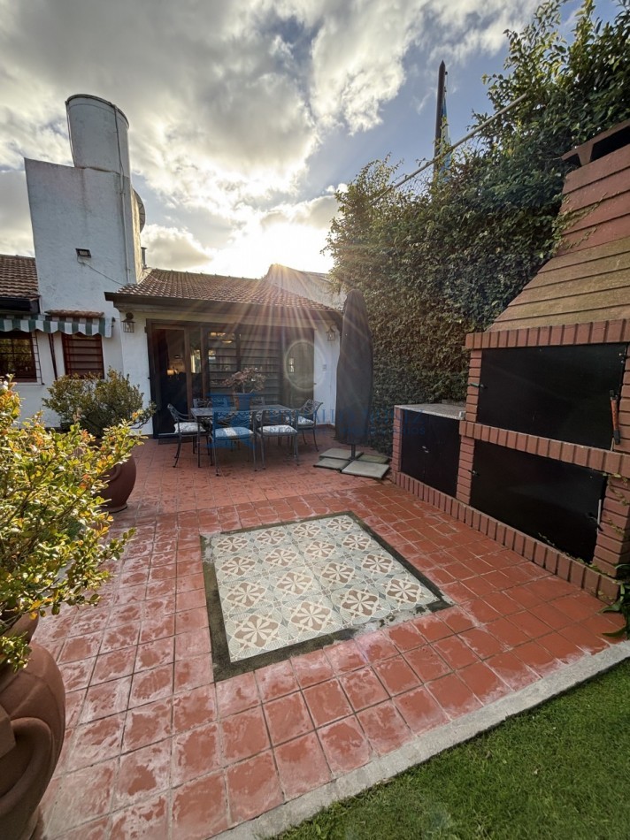 Casa de una sola planta 4 Ambientes  - Barrio San Geronimo