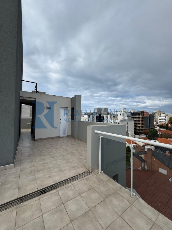 Dpto 2 Amb. a Cuadras de Guemes - Balcon al frente y cochera 