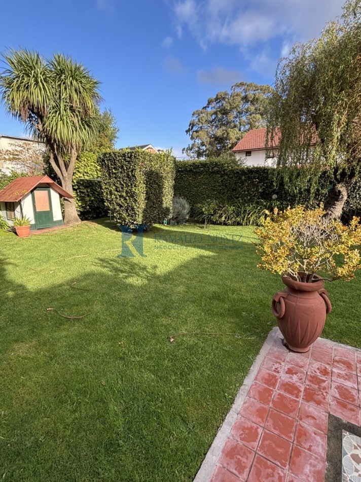 Casa de una sola planta 4 Ambientes  - Barrio San Geronimo