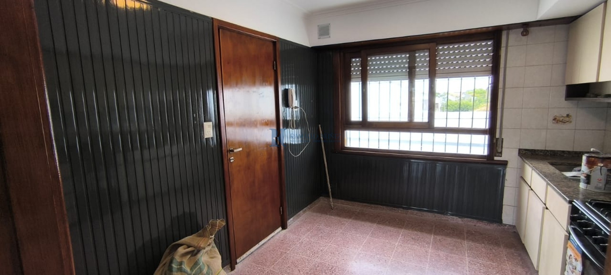 Excelente Galpon con PH 4 Amb. en Planta Alta - Av. Champagnat 2400