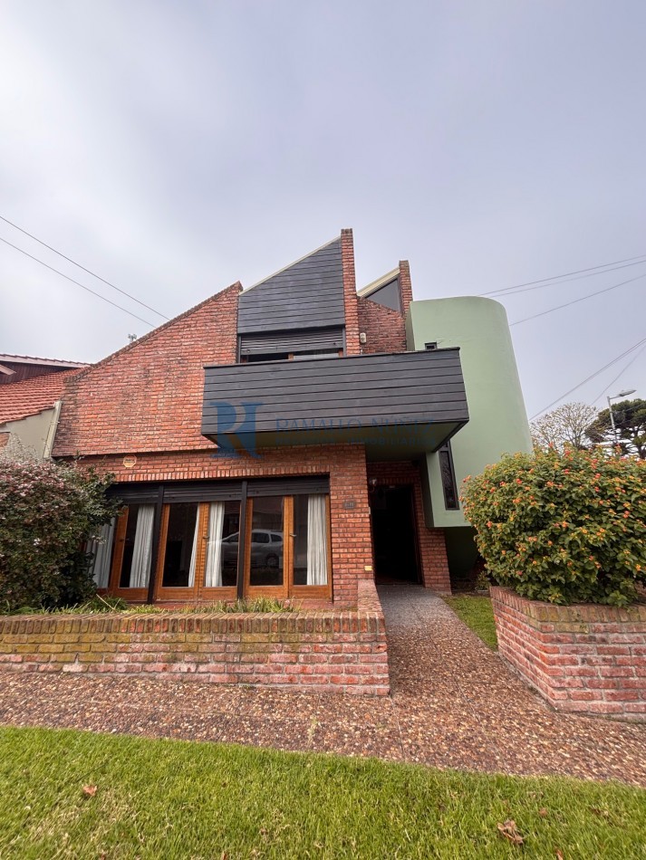 Chalet 4 Ambientes - Lavalle y Azcuenaga, Barrio San Carlos.