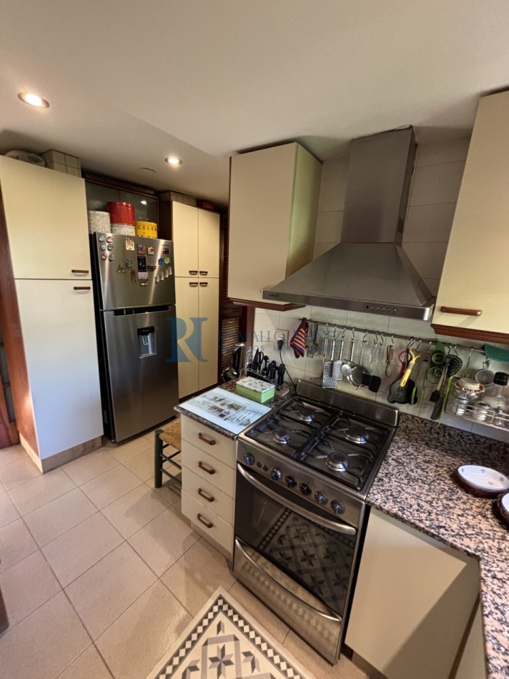 Casa de una sola planta 4 Ambientes  - Barrio San Geronimo