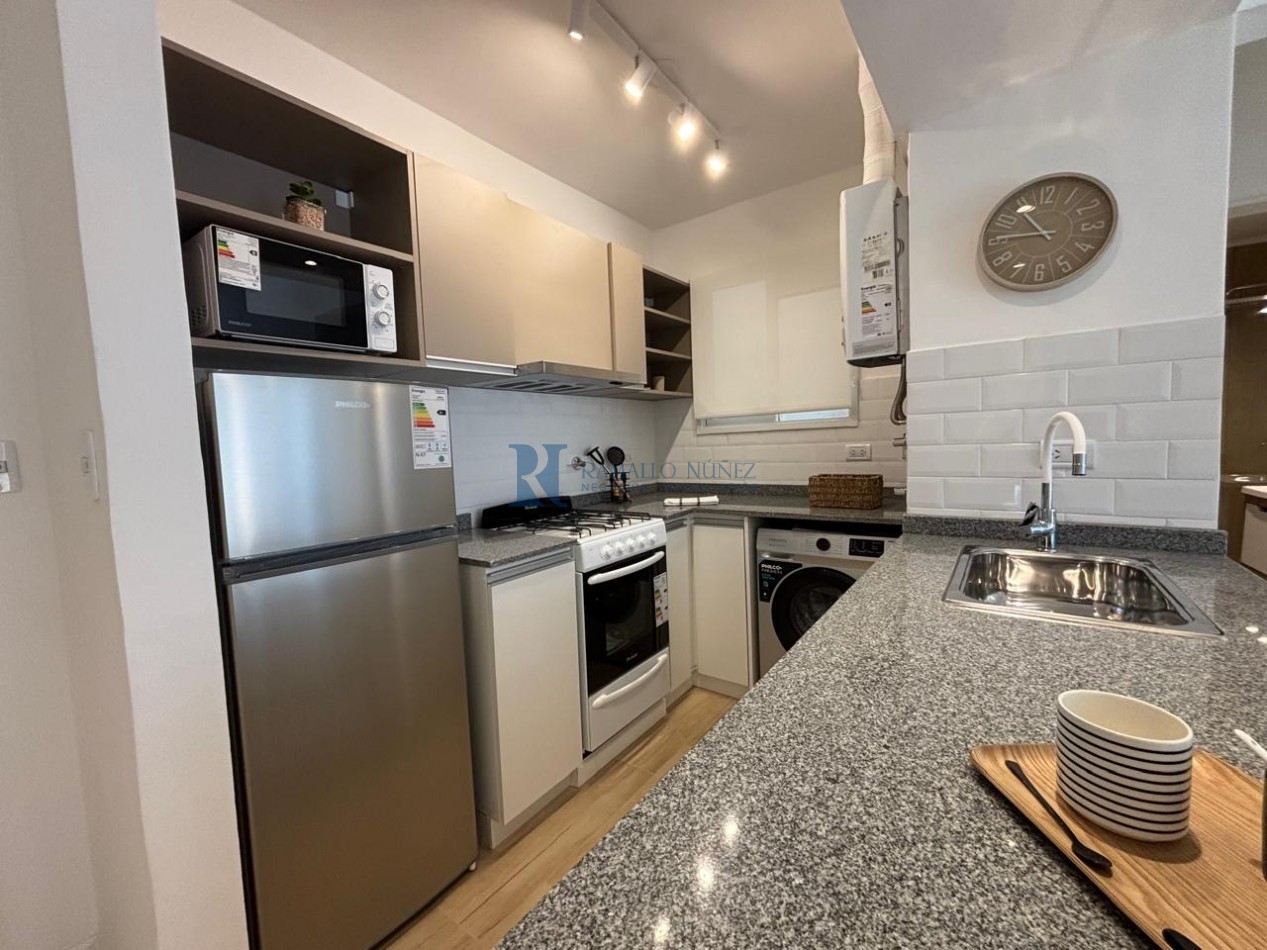 Reciclado a nuevo - 2 Amb. a la calle - Entre Rios esquina Brown