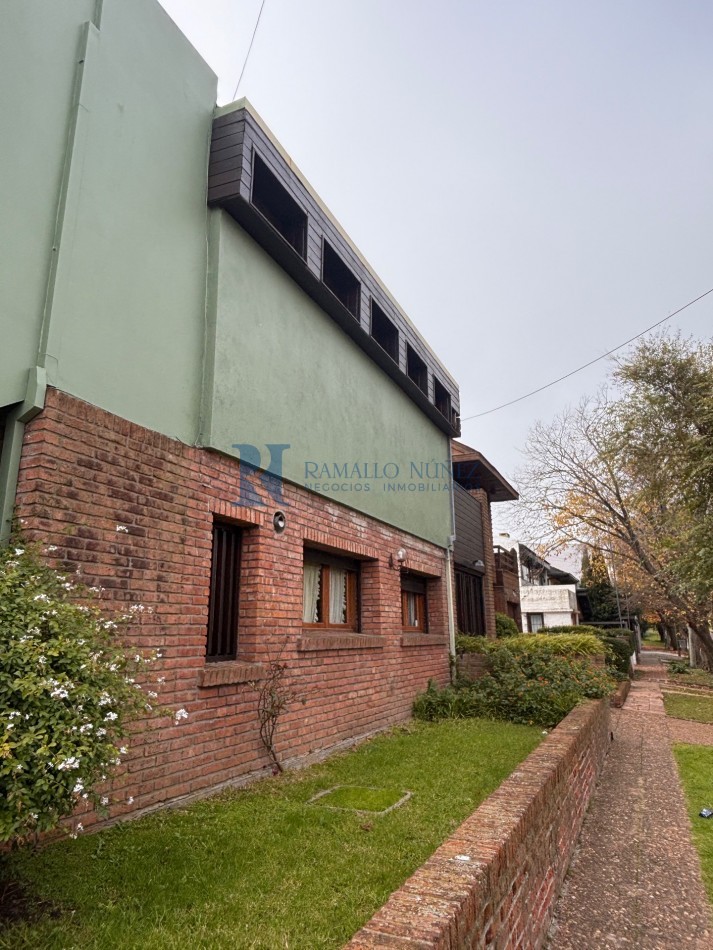 Chalet 4 Ambientes - Lavalle y Azcuenaga, Barrio San Carlos.