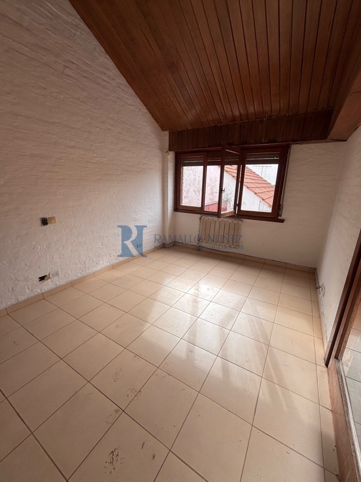 Chalet 4 Ambientes - Lavalle y Azcuenaga, Barrio San Carlos.