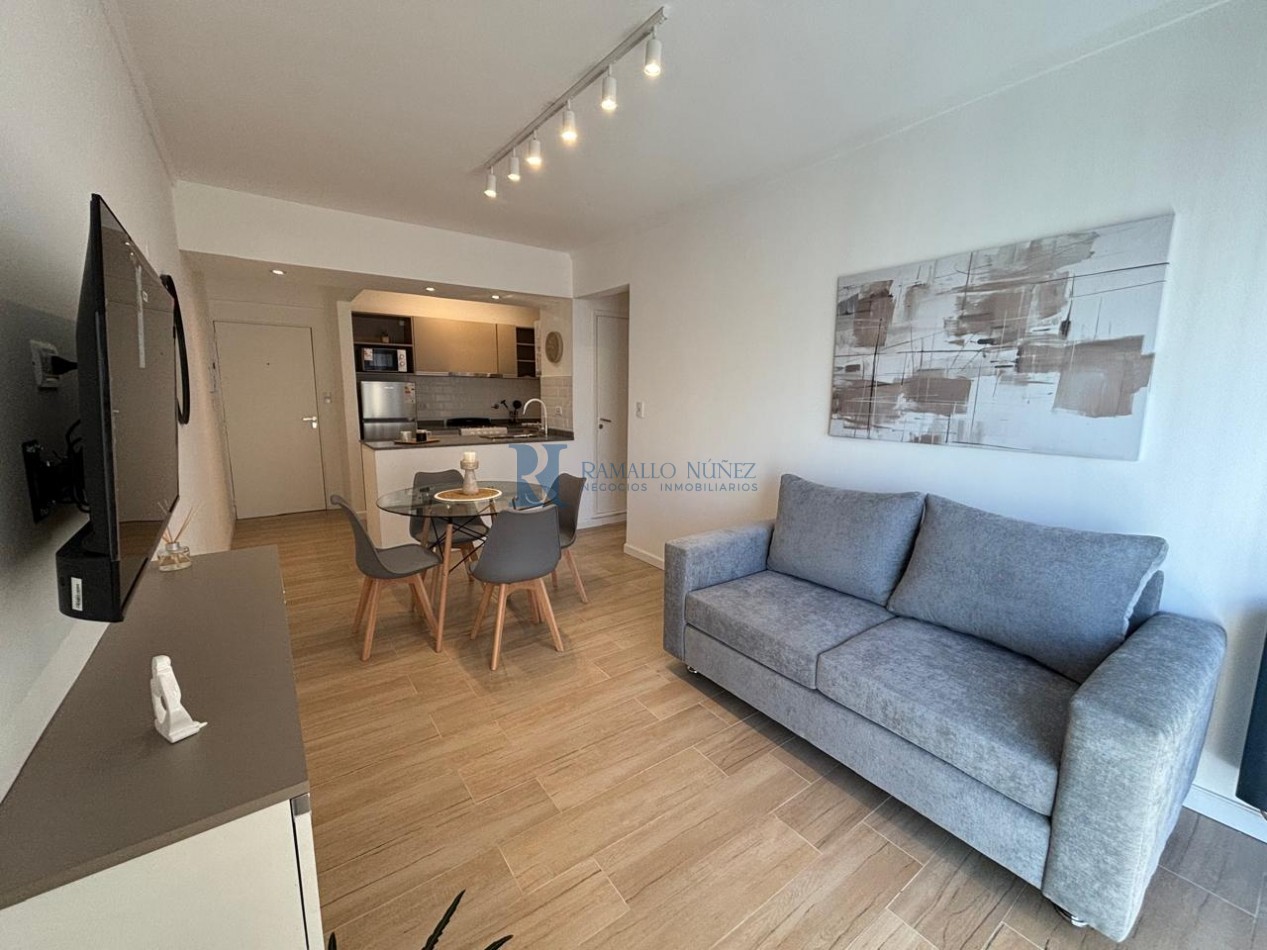 Reciclado a nuevo - 2 Amb. a la calle - Entre Rios esquina Brown