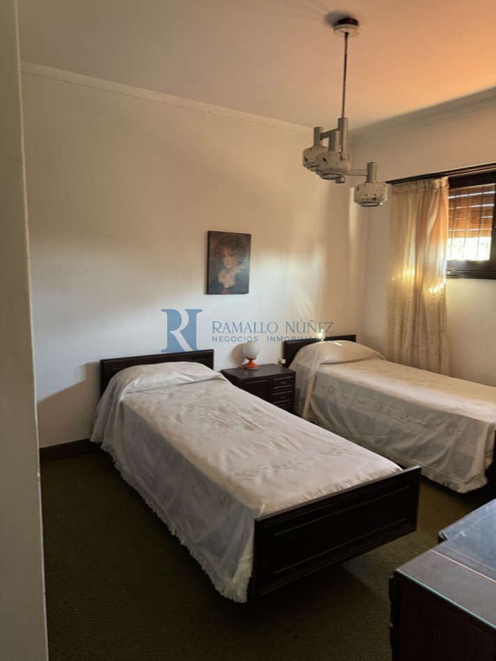 Chalet de 6 Amb. desarrollado en 3 Niveles - Zona Punta Mogotes