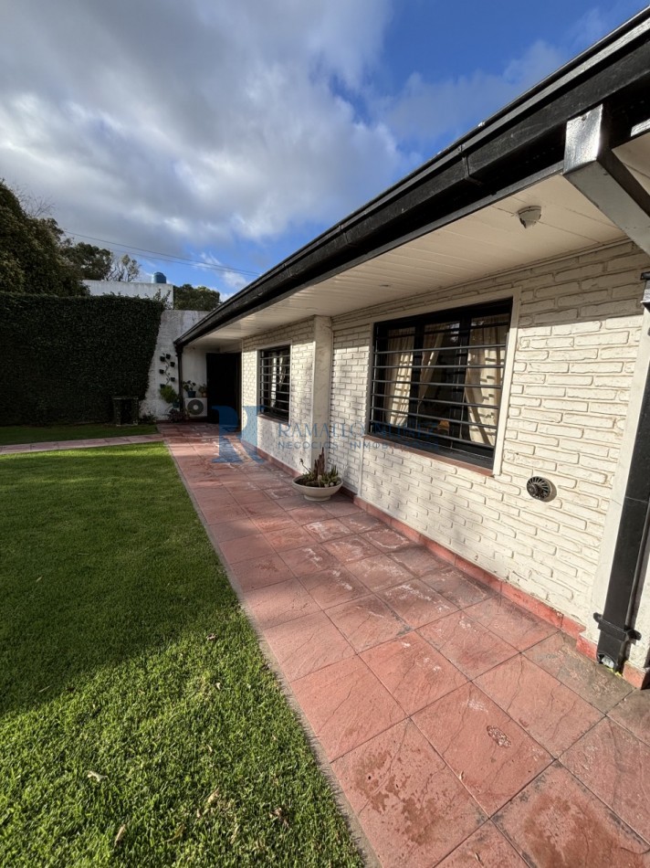 Casa de una sola planta 4 Ambientes  - Barrio San Geronimo