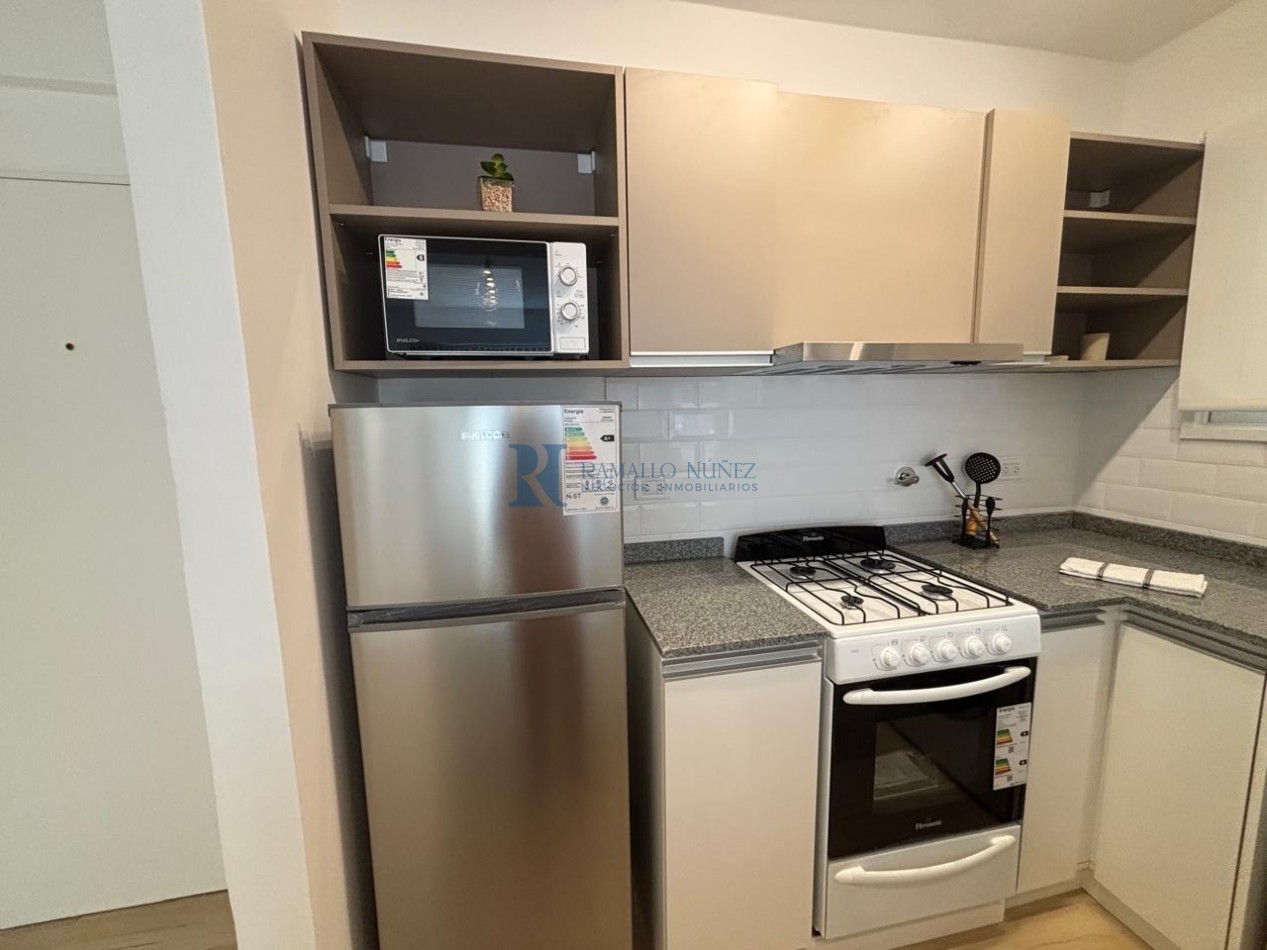 Reciclado a nuevo - 2 Amb. a la calle - Entre Rios esquina Brown