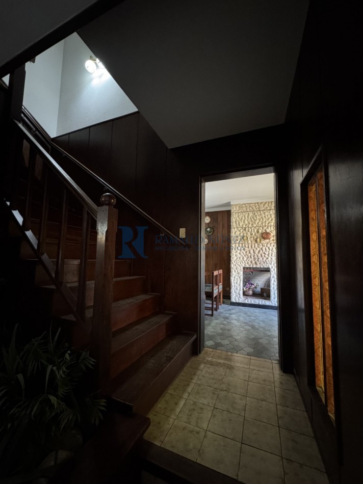 Chalet de 6 Amb. desarrollado en 3 Niveles - Zona Punta Mogotes