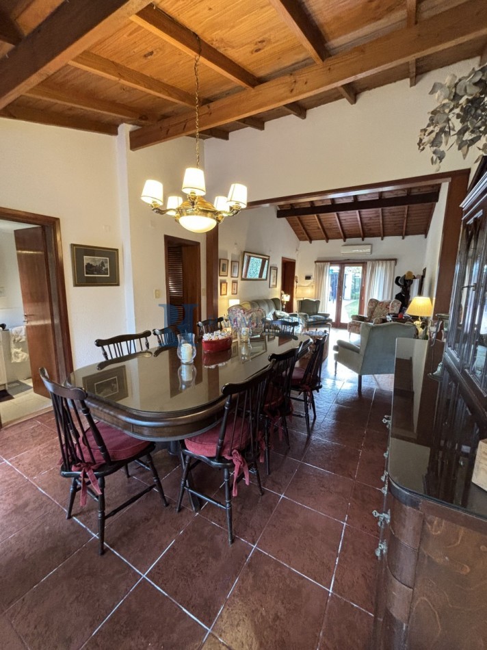 Casa de una sola planta 4 Ambientes  - Barrio San Geronimo