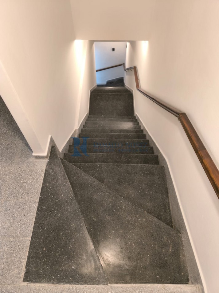 Excelente Galpon con PH 4 Amb. en Planta Alta - Av. Champagnat 2400