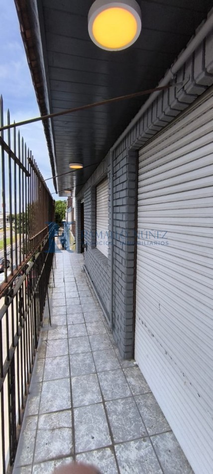 Excelente Galpon con PH 4 Amb. en Planta Alta - Av. Champagnat 2400