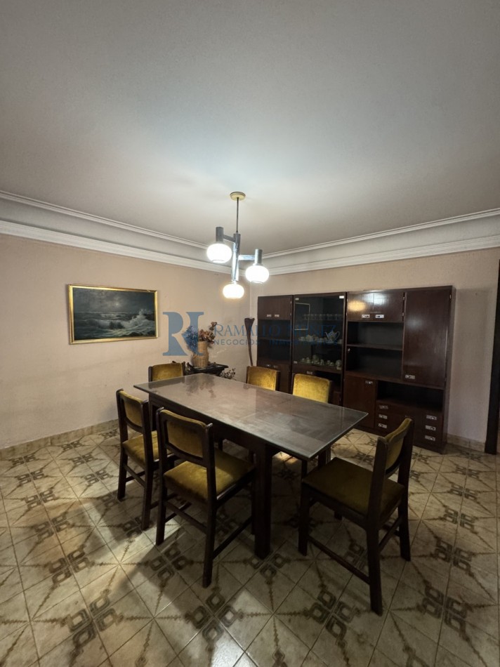 Chalet de 6 Amb. desarrollado en 3 Niveles - Zona Punta Mogotes