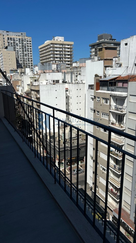 Dpto. 2 Amb. al Frente con Balcon Terraza - Bolivar y Corrientes