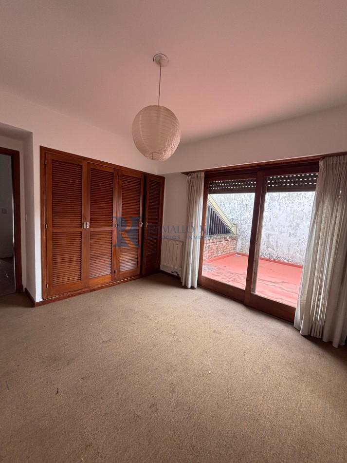 Chalet 4 Ambientes - Lavalle y Azcuenaga, Barrio San Carlos.