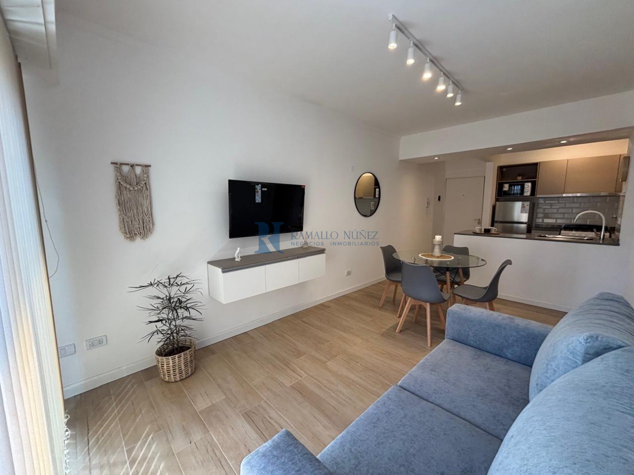 Reciclado a nuevo - 2 Amb. a la calle - Entre Rios esquina Brown