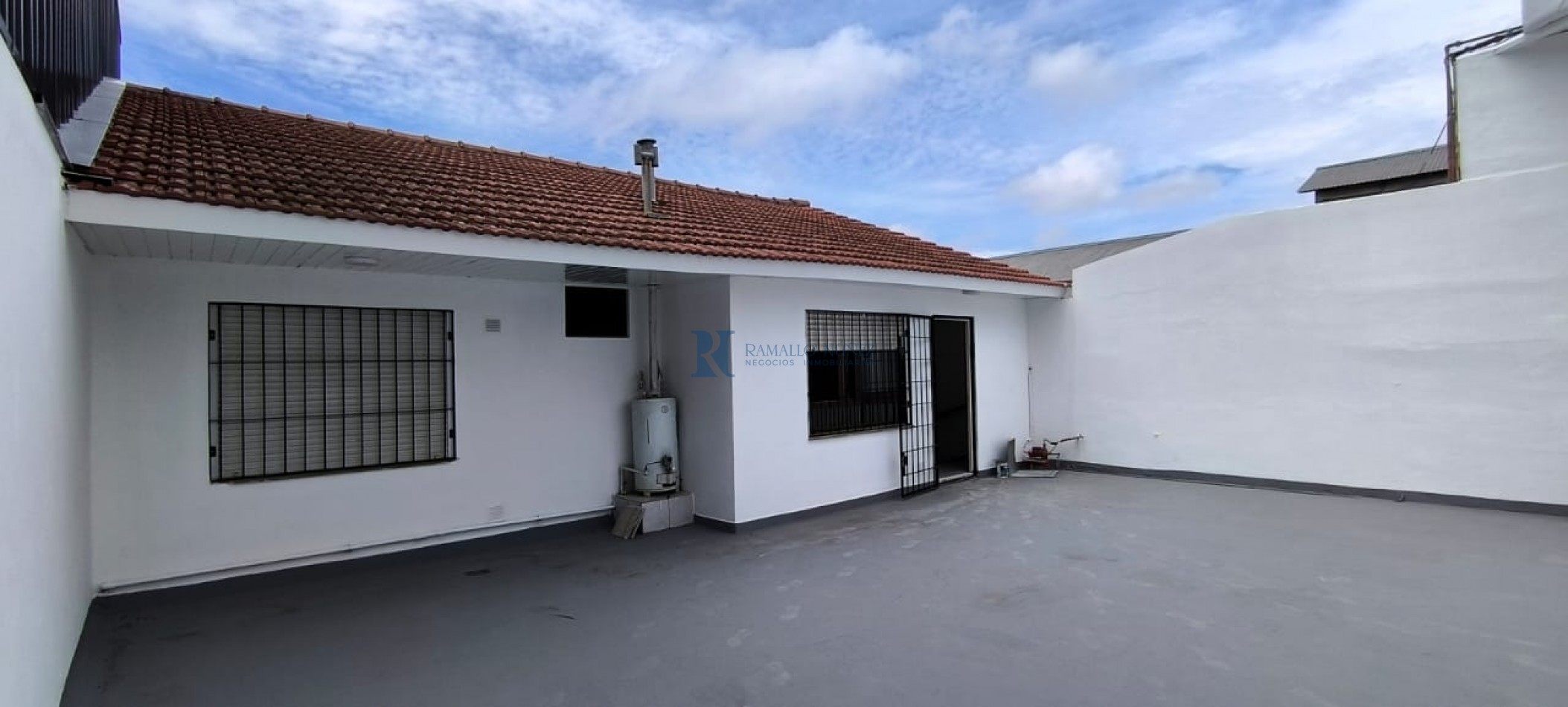 Excelente Galpon con PH 4 Amb. en Planta Alta - Av. Champagnat 2400