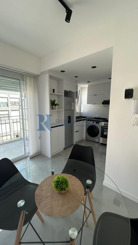 Dpto. 2 Amb. al Frente con Balcon Terraza - Bolivar y Corrientes