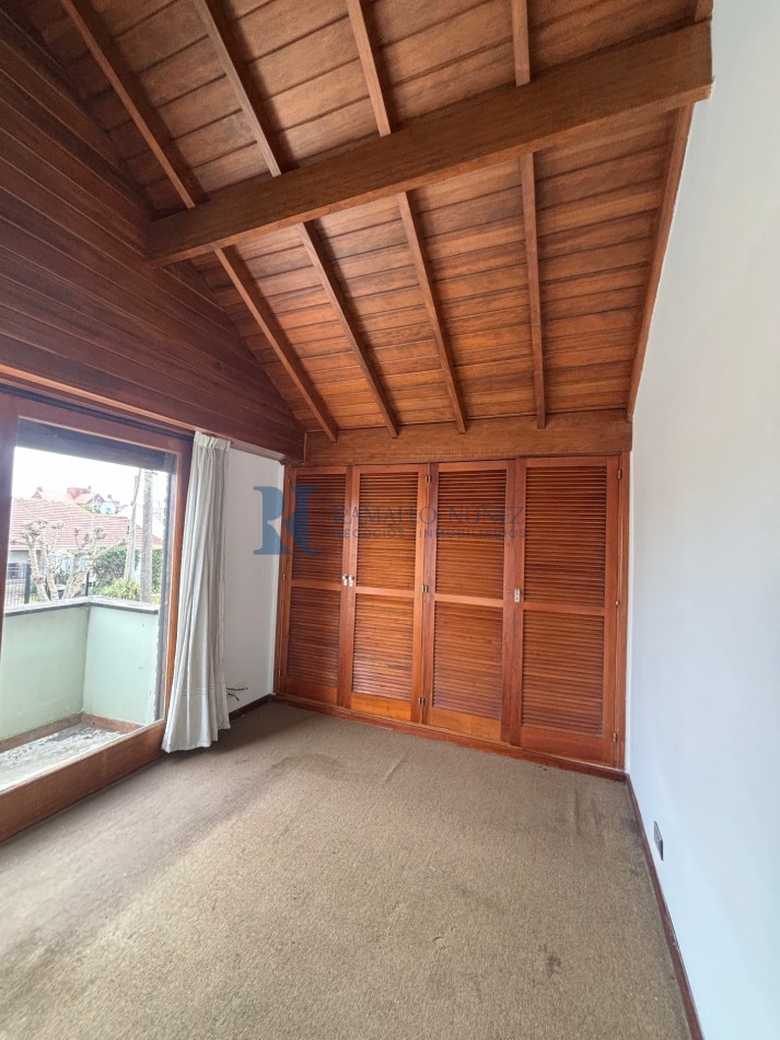 Chalet 4 Ambientes - Lavalle y Azcuenaga, Barrio San Carlos.