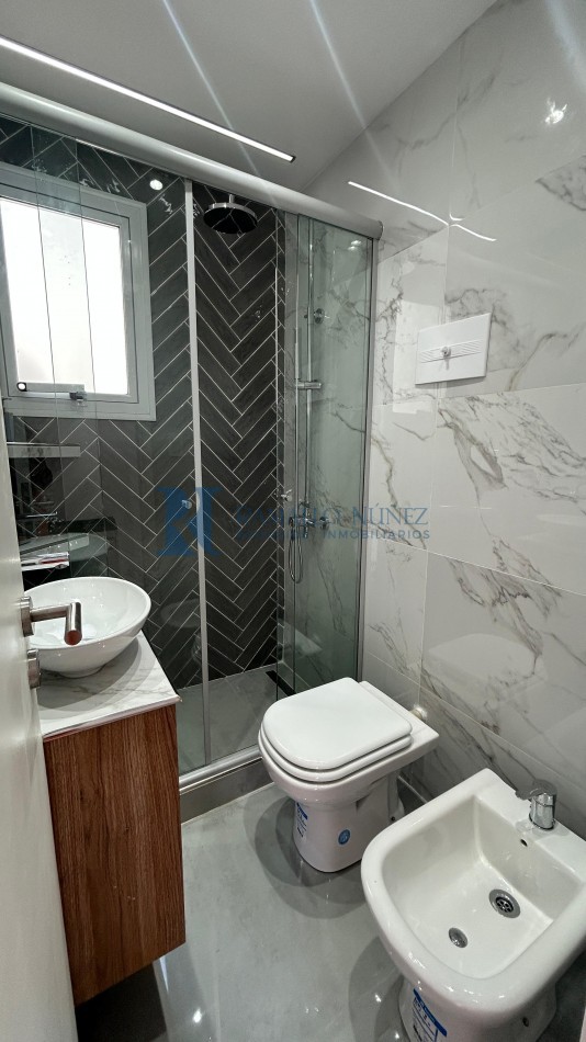 Dpto. 2 Amb. al Frente con Balcon Terraza - Bolivar y Corrientes