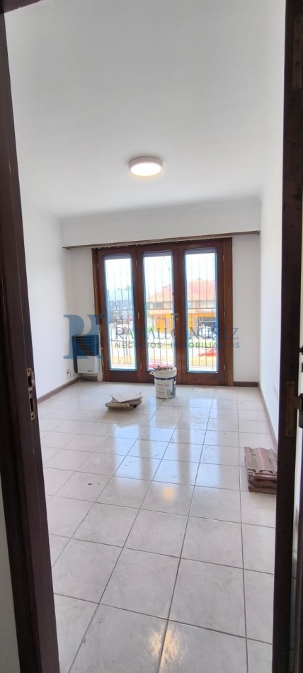 Excelente Galpon con PH 4 Amb. en Planta Alta - Av. Champagnat 2400