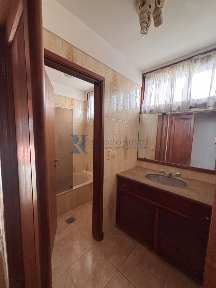 Chalet 4 Ambientes - Lavalle y Azcuenaga, Barrio San Carlos.