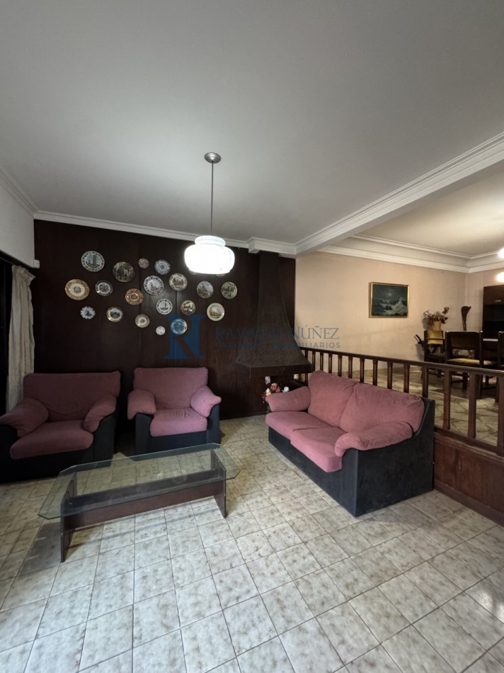Chalet de 6 Amb. desarrollado en 3 Niveles - Zona Punta Mogotes
