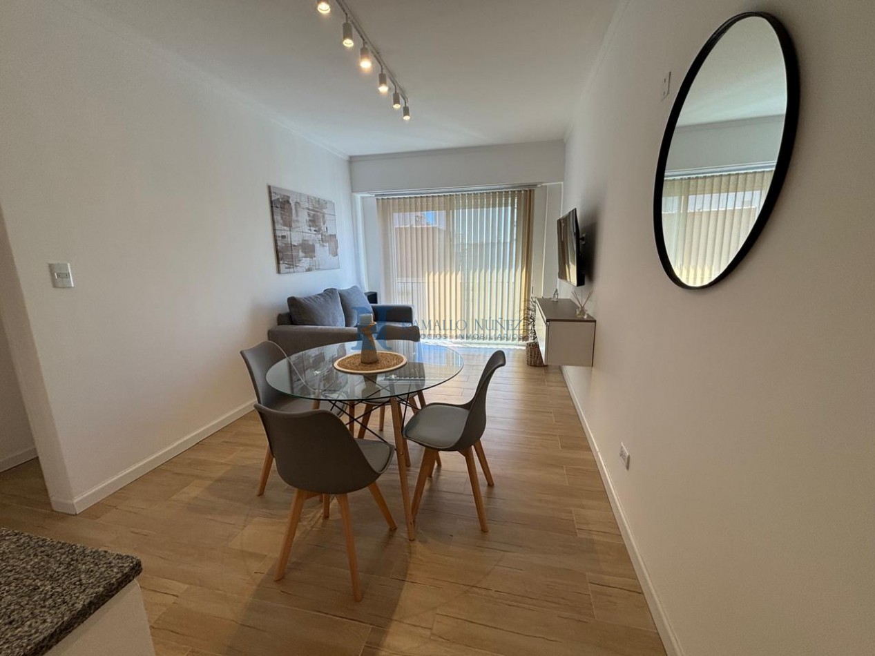 Reciclado a nuevo - 2 Amb. a la calle - Entre Rios esquina Brown