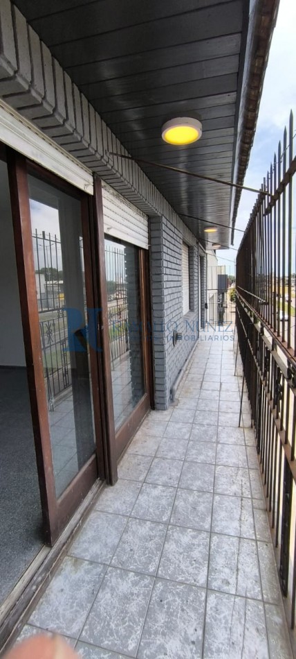 Excelente Galpon con PH 4 Amb. en Planta Alta - Av. Champagnat 2400