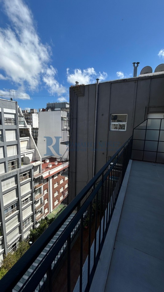Dpto. 2 Amb. al Frente con Balcon Terraza - Bolivar y Corrientes