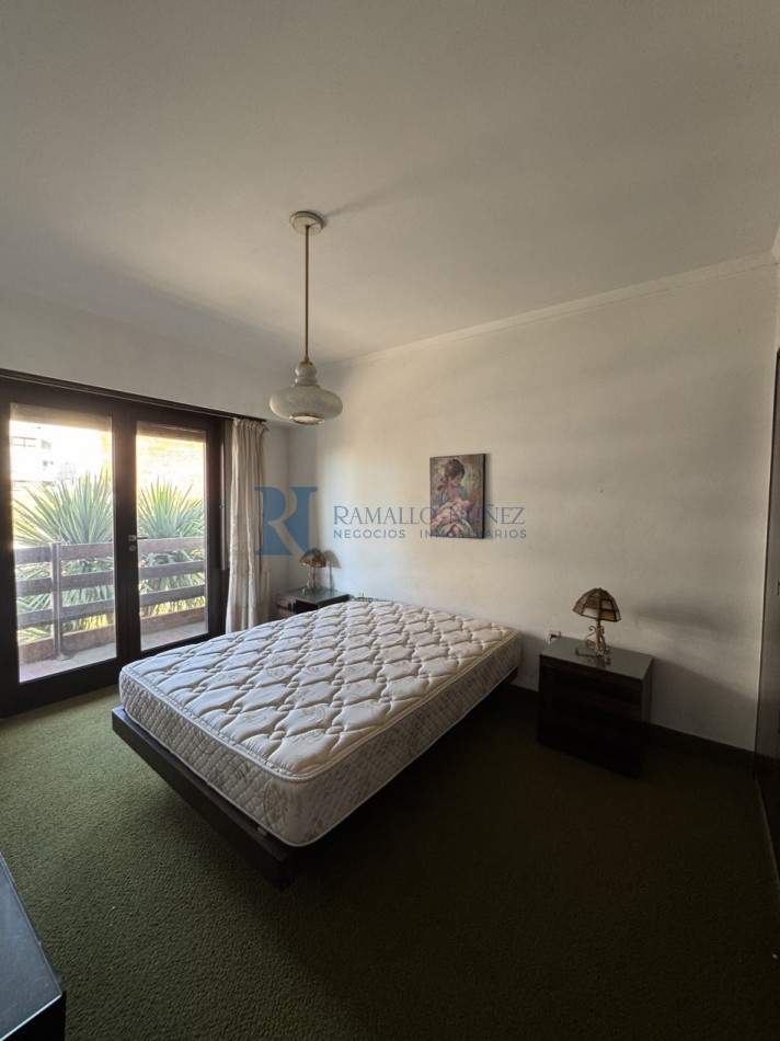 Chalet de 6 Amb. desarrollado en 3 Niveles - Zona Punta Mogotes