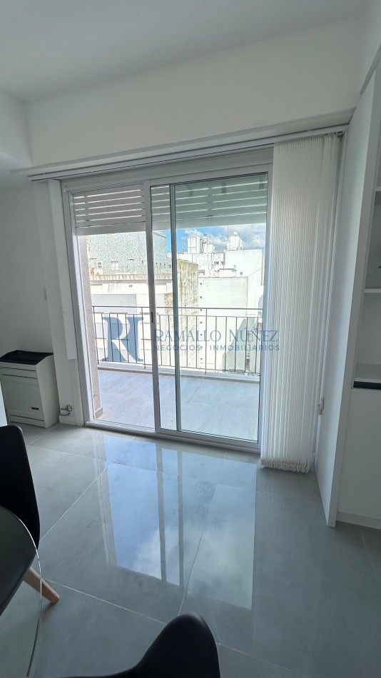 Dpto. 2 Amb. al Frente con Balcon Terraza - Bolivar y Corrientes