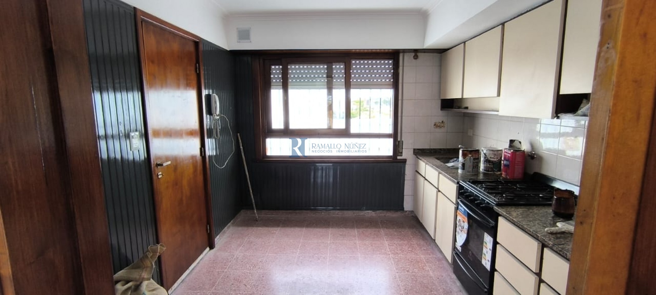Excelente Galpon con PH 4 Amb. en Planta Alta - Av. Champagnat 2400